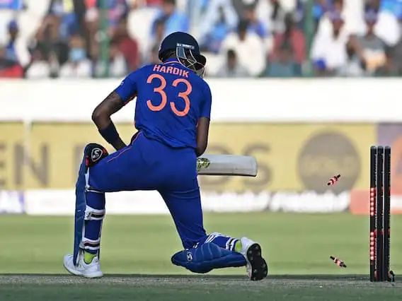 IND vs NZ 1st ODI -Hardik Pandya's wicket